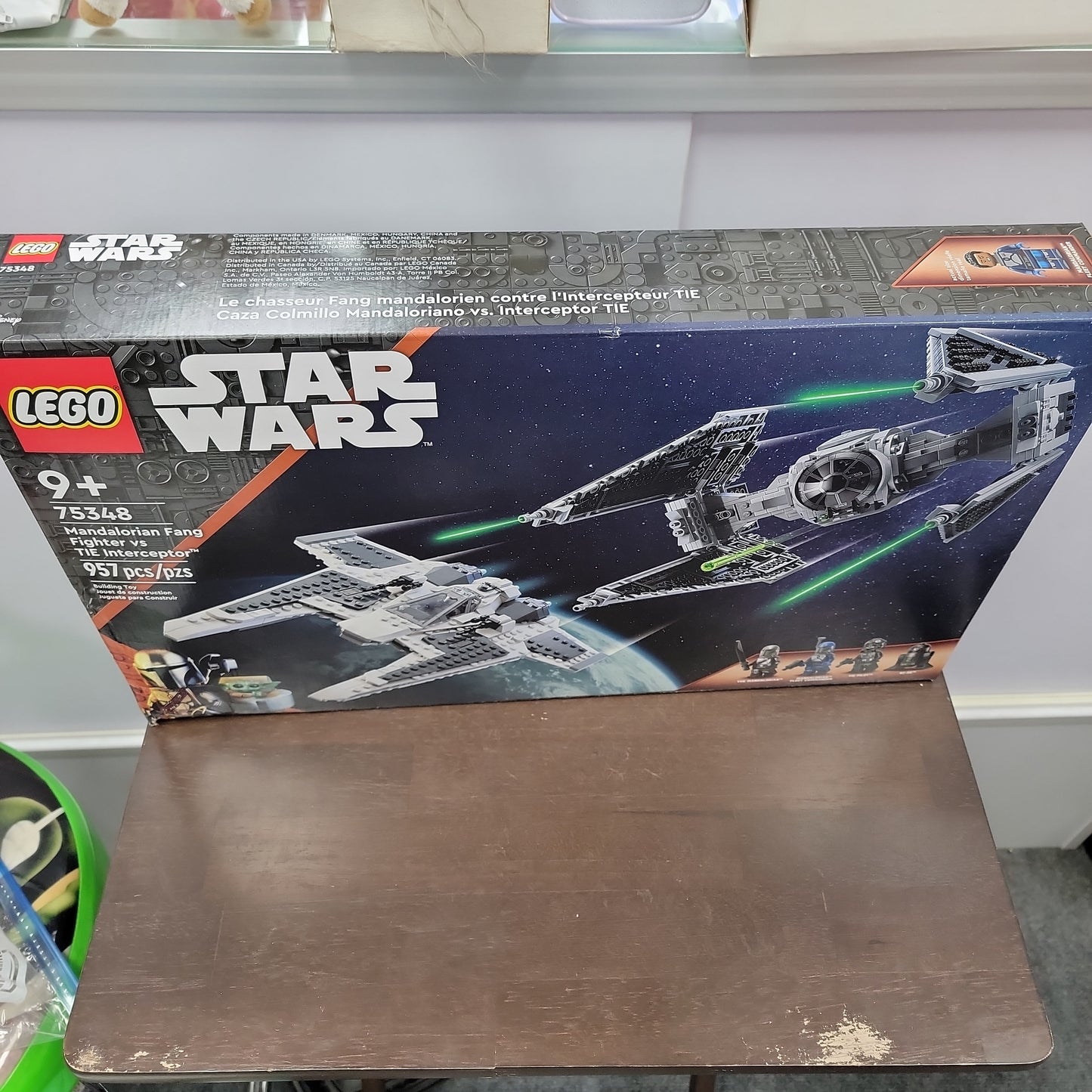 Star Wars Mandalorian Fang vs TIE Interceptor Lego Set