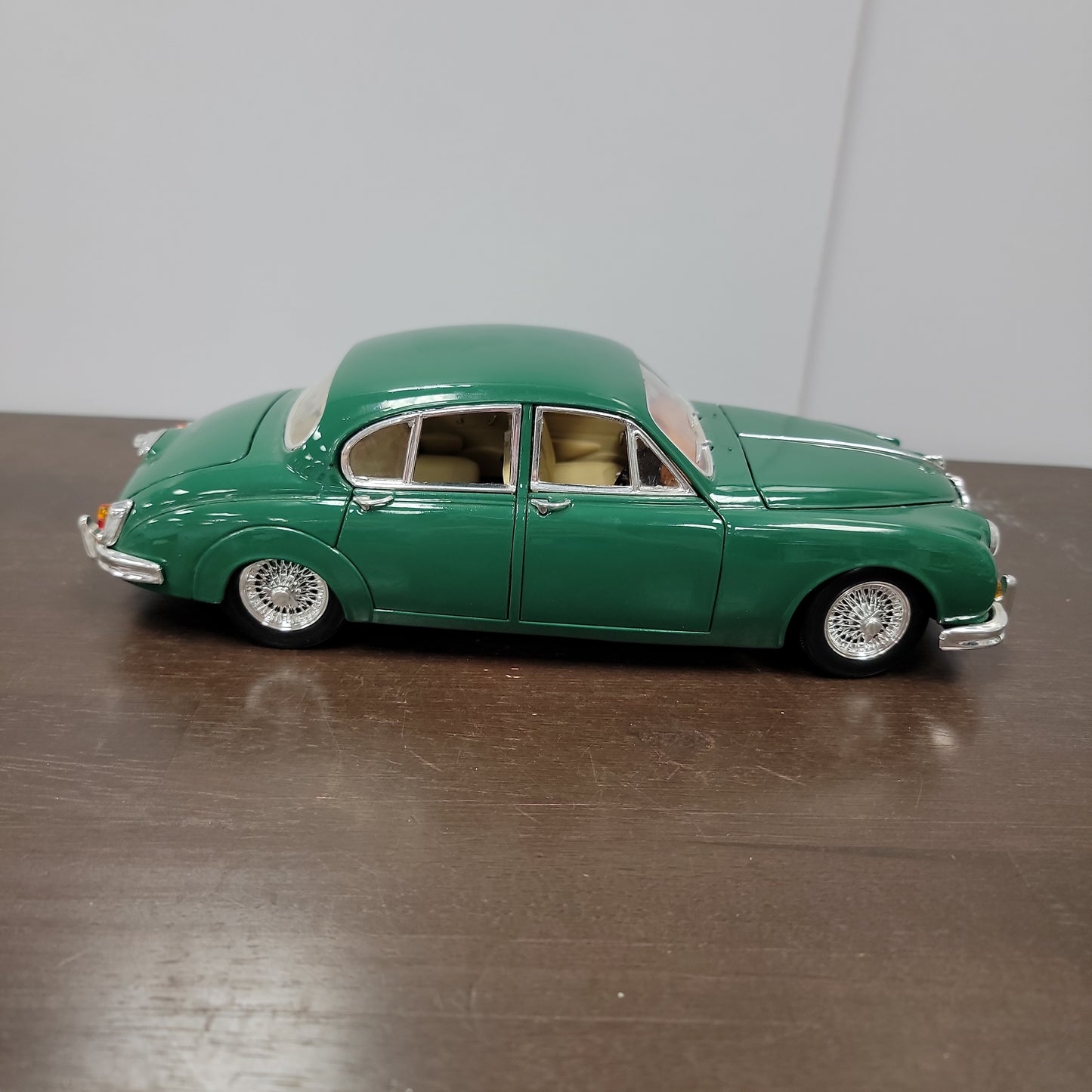 Maisto Jaguar Mark II (1959) Diecast 1/18 Scale