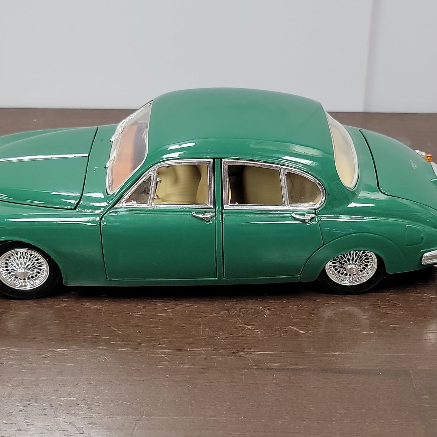 Maisto Jaguar Mark II (1959) Diecast 1/18 Scale