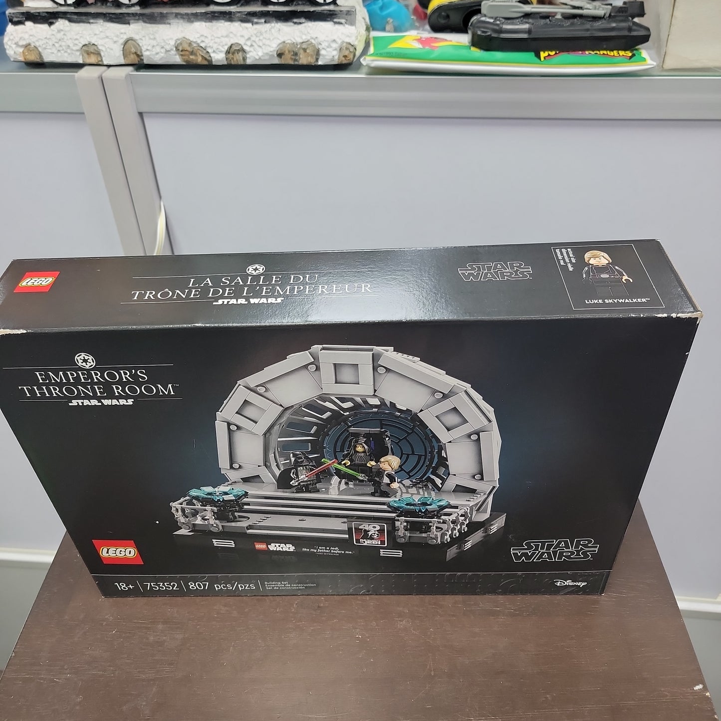 Star Wars Emperor's Throne Room Lego Set-Damaged Corner