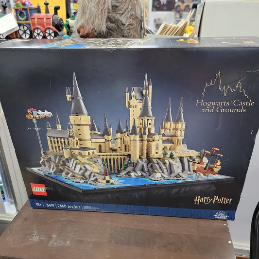 Harry Potter Hogwarts Castle and Grounds Lego Set