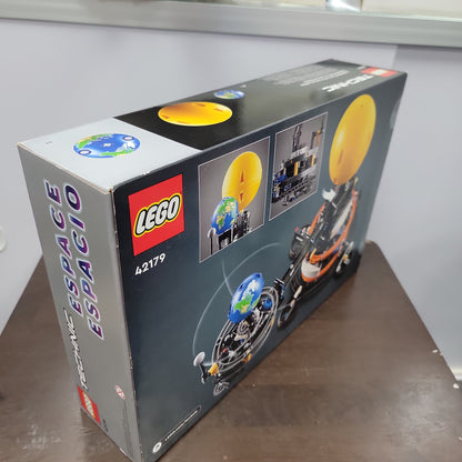 Planet Earth and Moon In Orbit Lego Technic Set