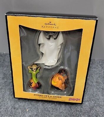 Hallmark Keepsake Zoinks! It's A Ghost! Scooby-Doo and Shaggy Halloween Ornament