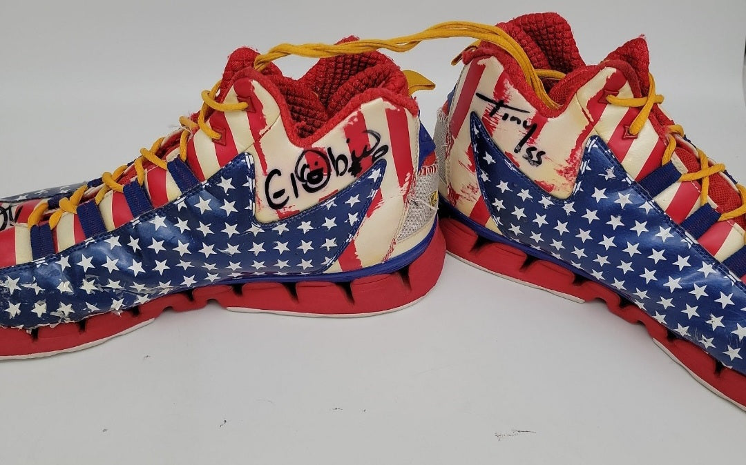 Game Worn Rare Reebok Shoes multi  signed by The Harlem Globetrotters with Lanyard & coa